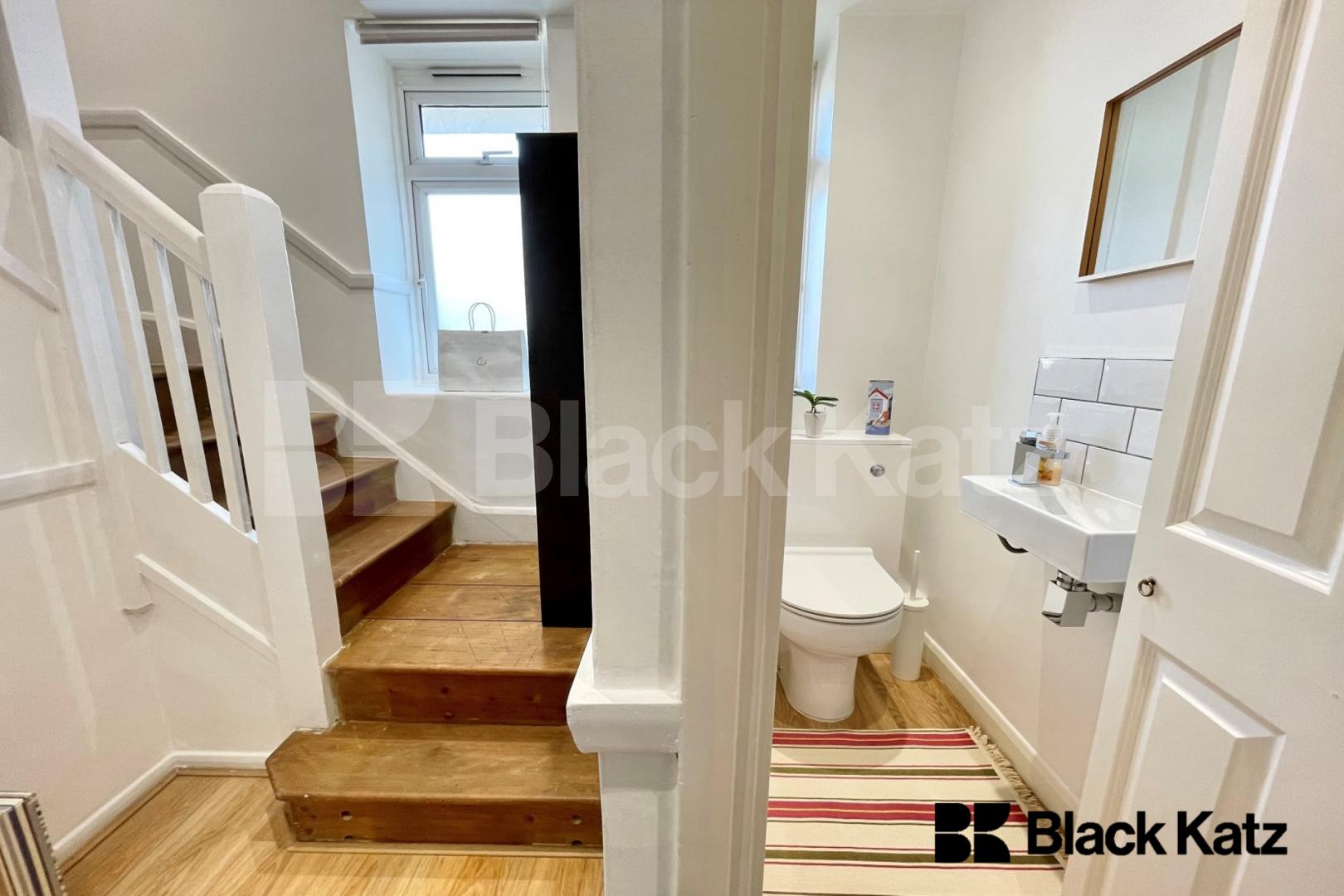 			Under Offer, 3 Bedroom, 1 bath, 1 reception Apartment			 Enid Street, Bermondsey